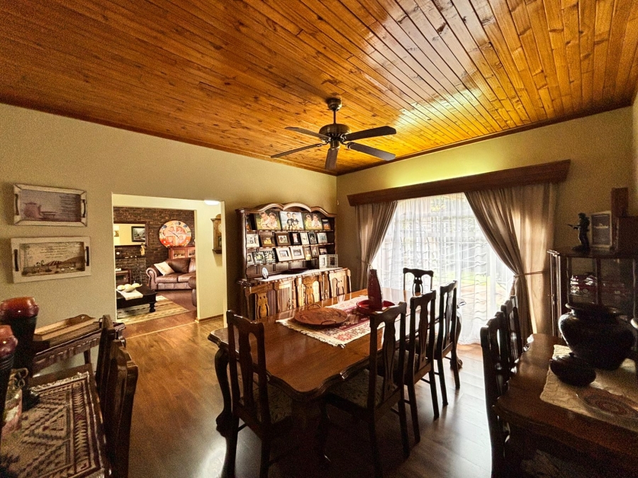 6 Bedroom Property for Sale in Flamwood North West